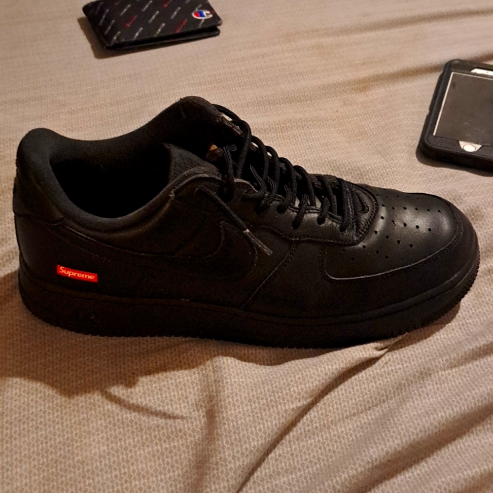 Black Air force X Supreme size 11 only worn handful of times never on cement
